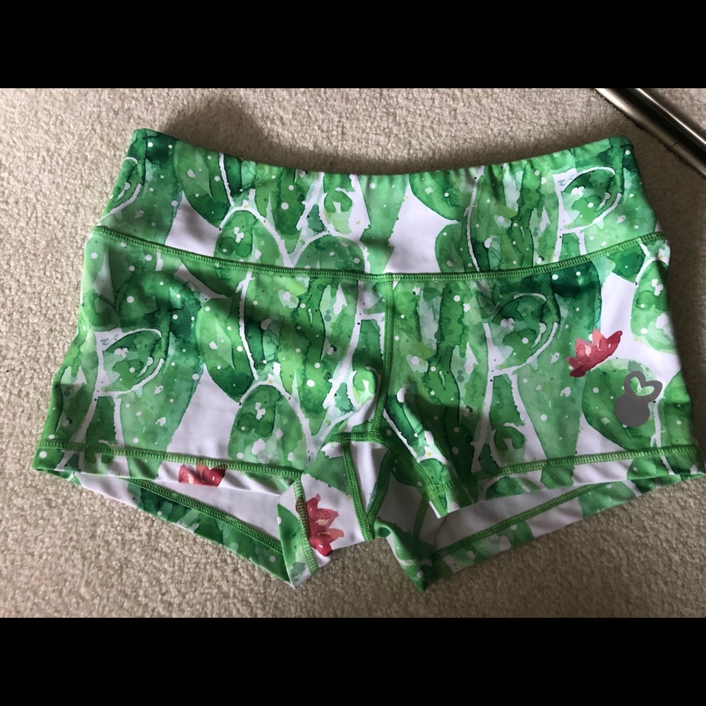 Belle & belle cactus shorts